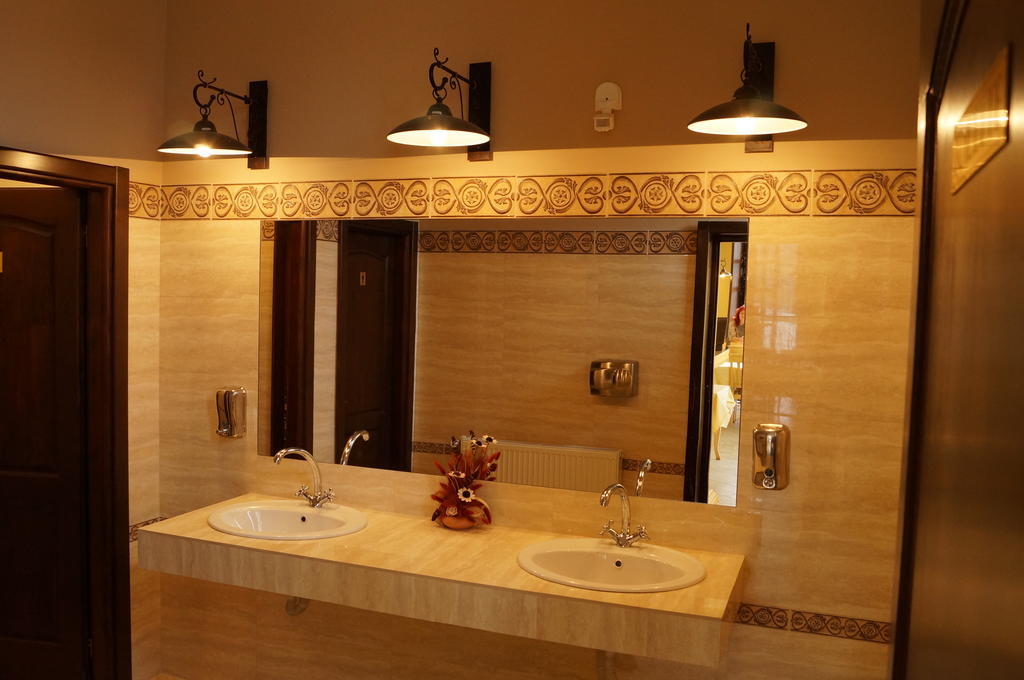 Pensiunea Casa Mircea & Restaurant เอเชลนิทซา ภายนอก รูปภาพ